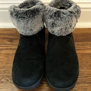 Khombu Black Suede Boots/Booties Size 8 Excellent condition